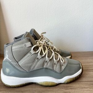 Jordan 11 Retro
Cool Grey (2010)